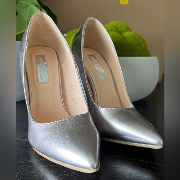 Signature By Olivia Miller Silver Pointed Toe Heels - Picture 9 of 9